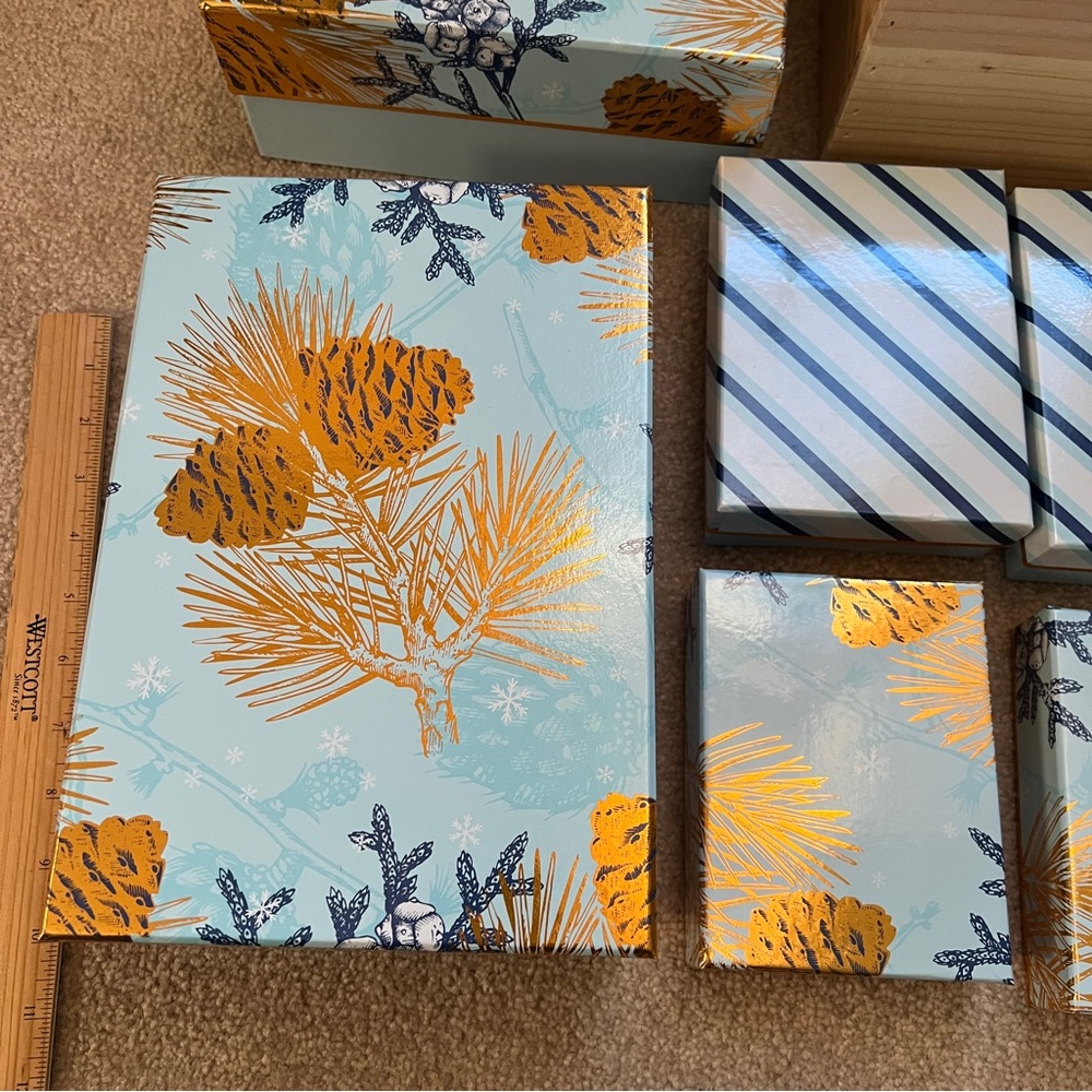 Pinecone Patterned Gift Boxes Set - Picture 7 of 10